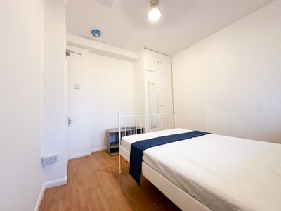 Comfy Room with Double Bed Close to Central Line!! Main Photo