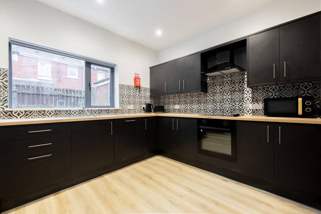 Large En-Suite Rooms in BT12 Hmo - All Bills inc! Main Photo