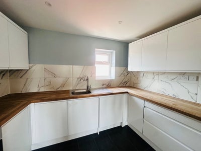 Newly Refurbished Ensuite Room Unfurnished Main Photo