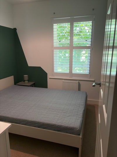 Double bedfroom in a town house Main Photo