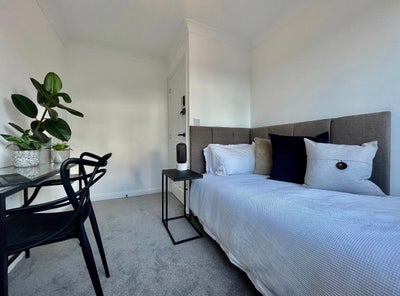 Single  NR5  available now - Parking (22B-C) Main Photo
