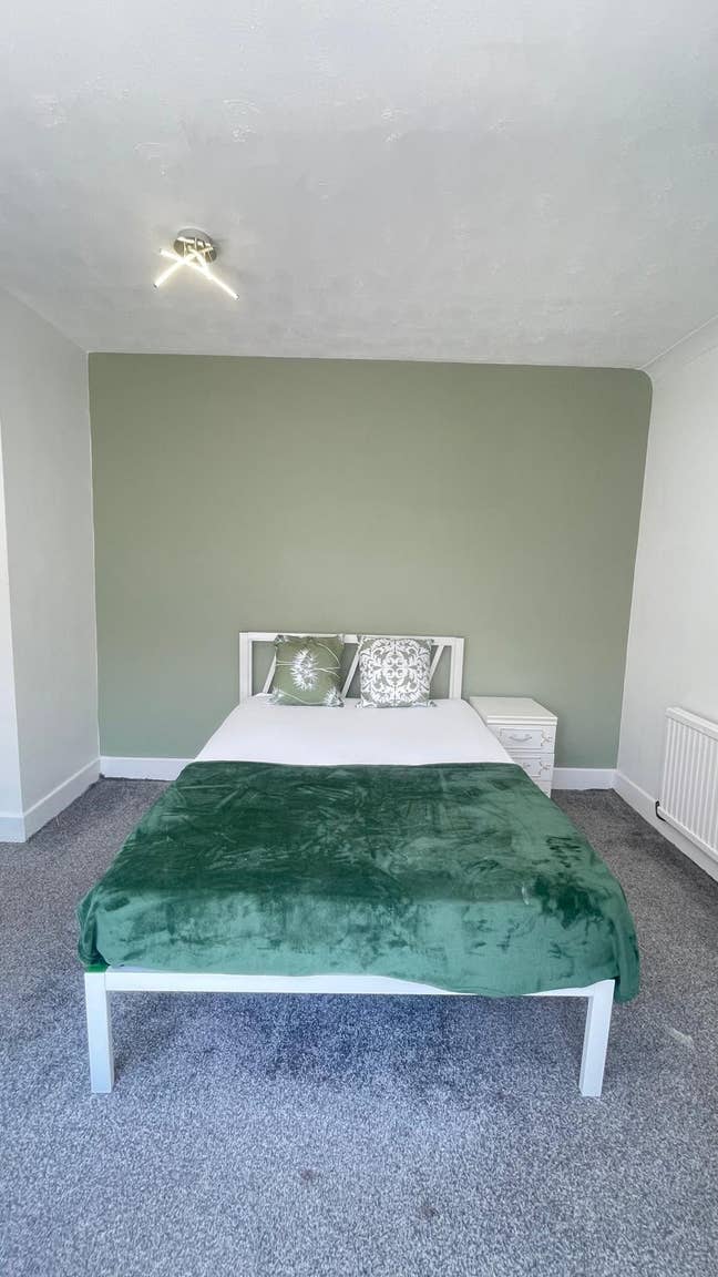 Luxury large Dbl Room by the beach, bus & train st Main Photo