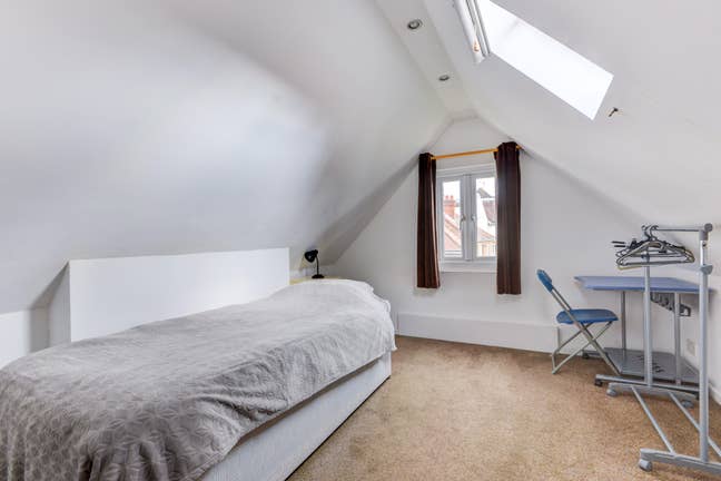 🏡 Your New Home Awaits in a Central Location🏡 Main Photo