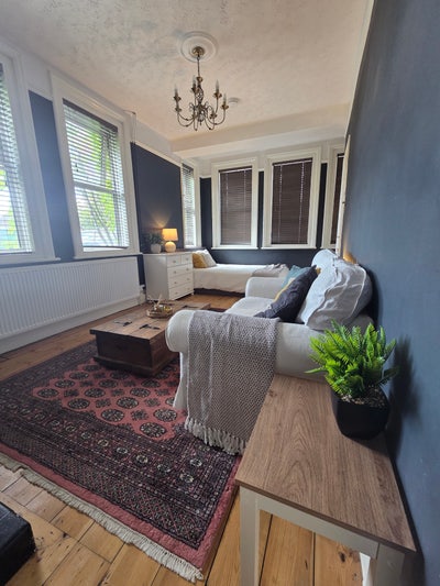 Extra Large double with Lounge area/Parking Main Photo