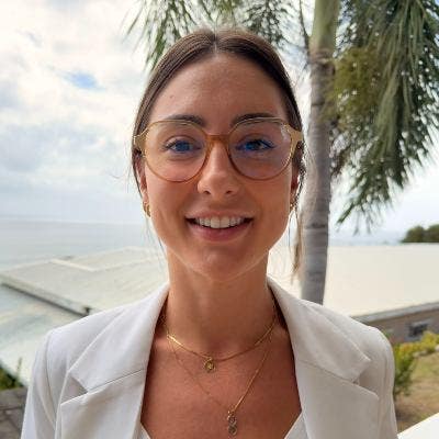 Professional Female seeks a single or double room Main Photo