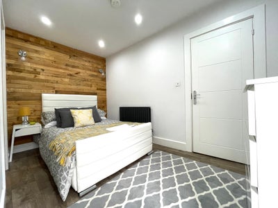 Contemporary Double En-Suite Room - Inclusive Main Photo