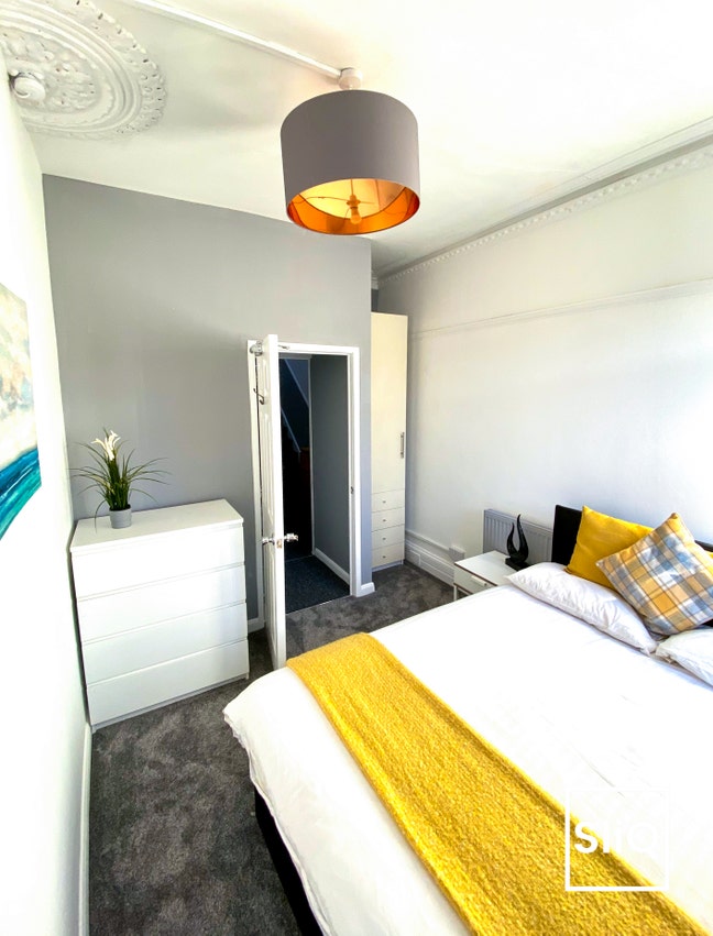 Stunning Double bedroom between the commons Main Photo
