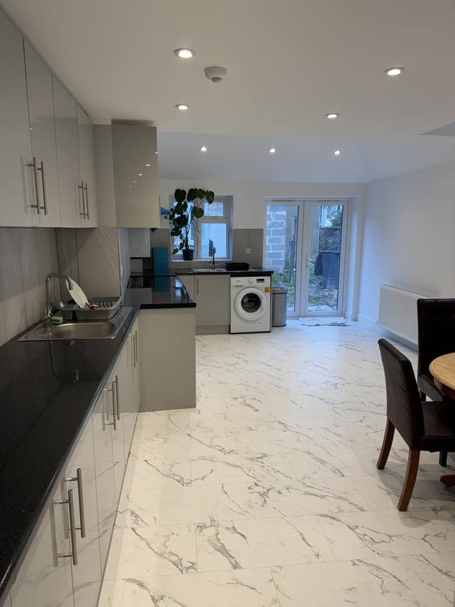  Double room in modern house,  quiet, 3 min walk t Main Photo