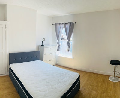  Very spacious double room in Luton Main Photo