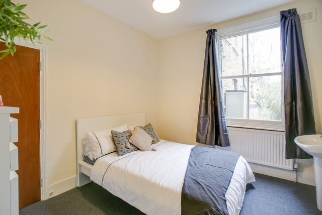 West Ealing Double Bedroom Main Photo