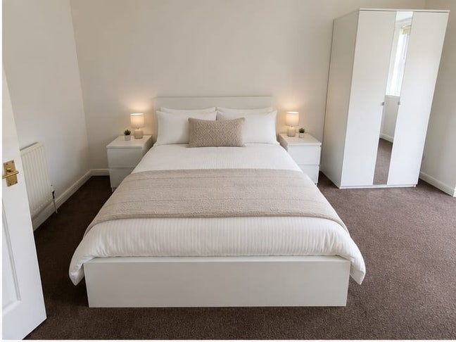 En Suite Double Room & Converted Lounge / M'side Main Photo
