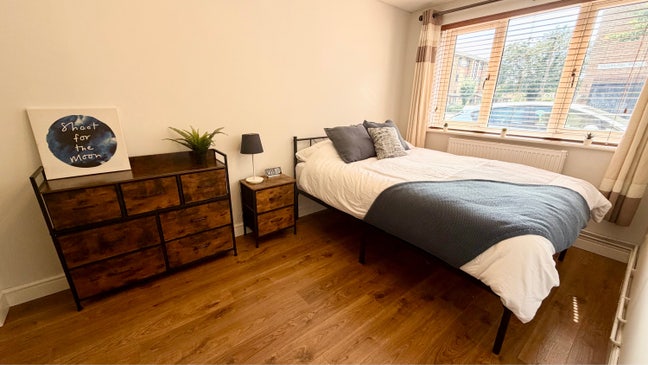 Spacious Double Room - Oldbrook MK6 Main Photo