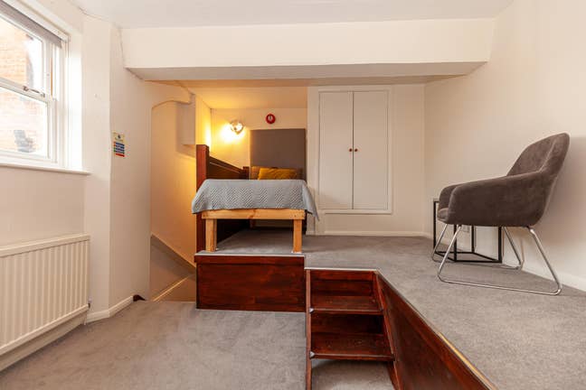 A single bedroom available in St Clements Street  Main Photo