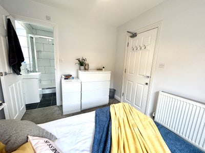 We Are Waiting to Help You Find Your Space 💛🏡🚪
 Main Photo