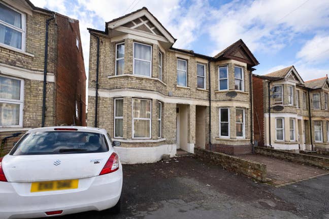 Student Double Rooms Available – Live in the Heart Main Photo