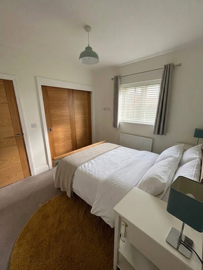 Double Room in Quiet Modern Home bills inc Main Photo