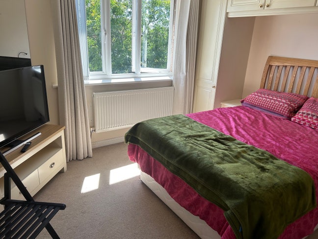Spacious En suite Double Room With Garden Views  Main Photo