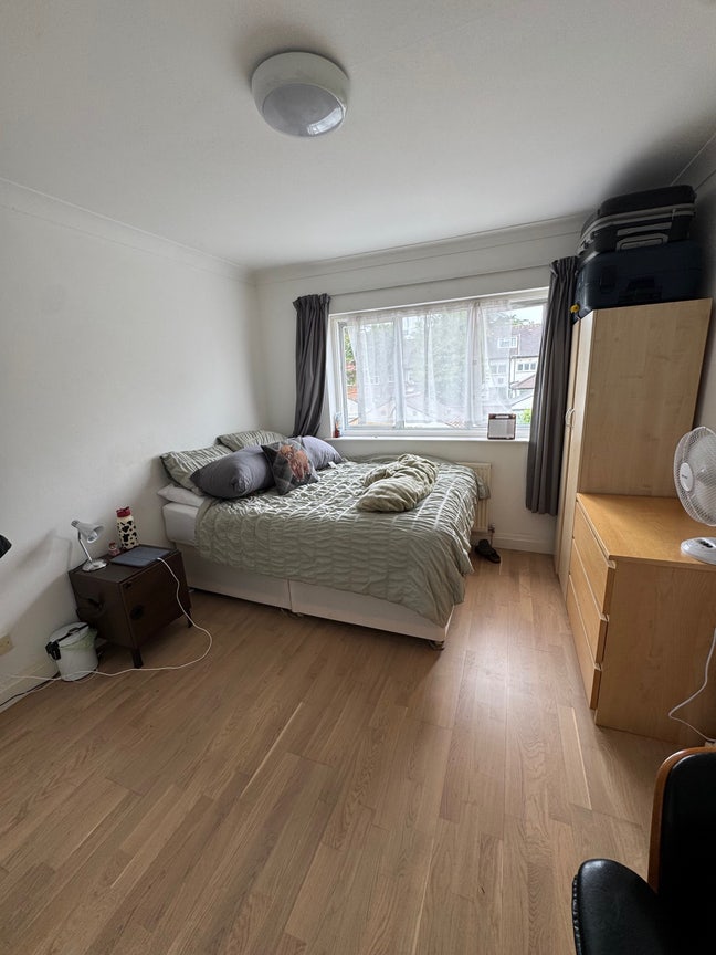 Double Room Available in Friendly Shared House Main Photo