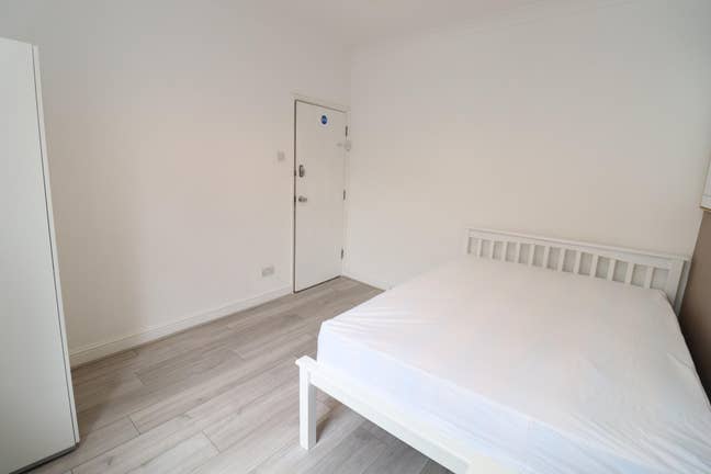Spacious Room with Central London Connections  Main Photo