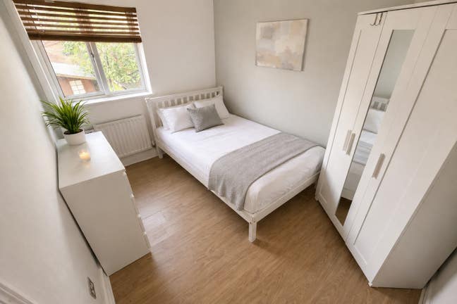🌿!!Modern Room E16 All Bills Incl Moving Fast!!🌿 Main Photo