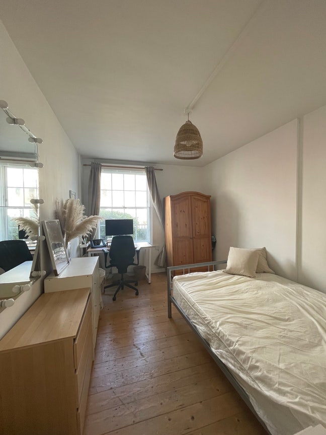 Short let for summer. Stunning location Main Photo