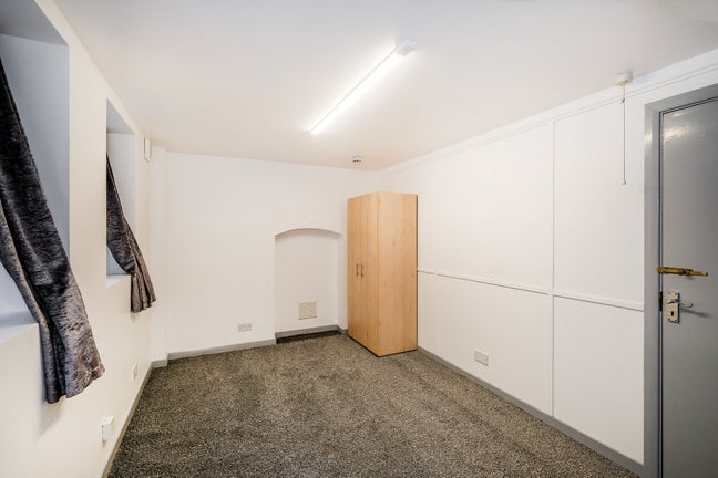 Studio Flat - Bloxhall Court - Available Now  Main Photo