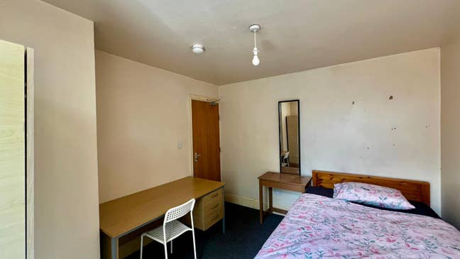 Housing Benefit / Universal Credit - Free Double  Main Photo