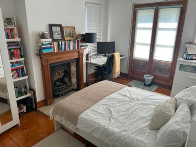 Spacious Double Room in a Friendly 5-Bed House Main Photo