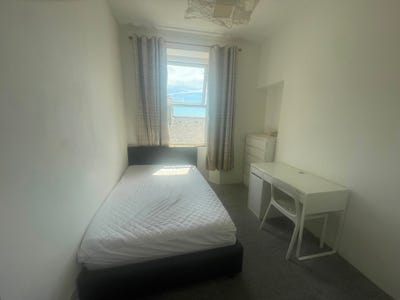 Room to rent Main Photo