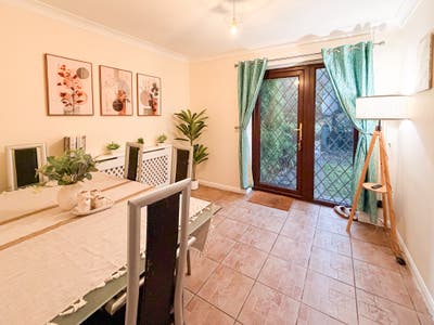🌟Double Room Available | 4Bed w/ Living&Garden Main Photo