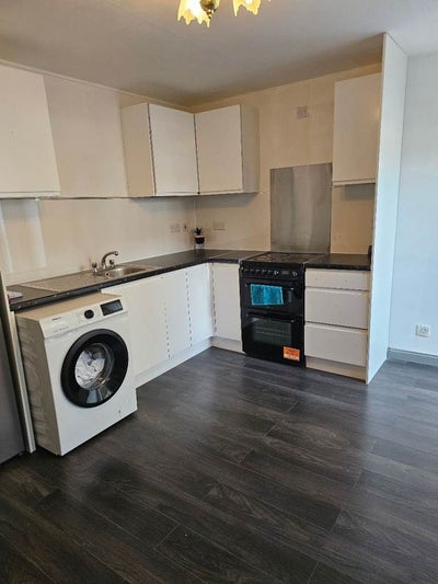 3-bed flat with all bills included at TW14 Main Photo