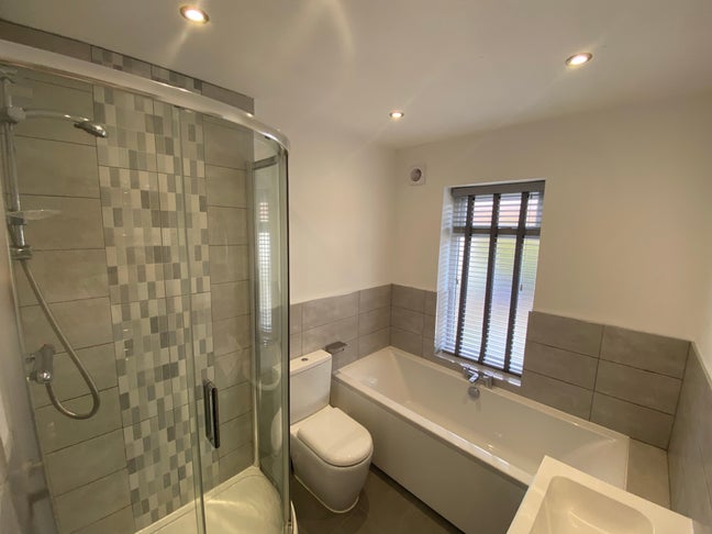 2 Double Rooms Available in Didsbury Main Photo