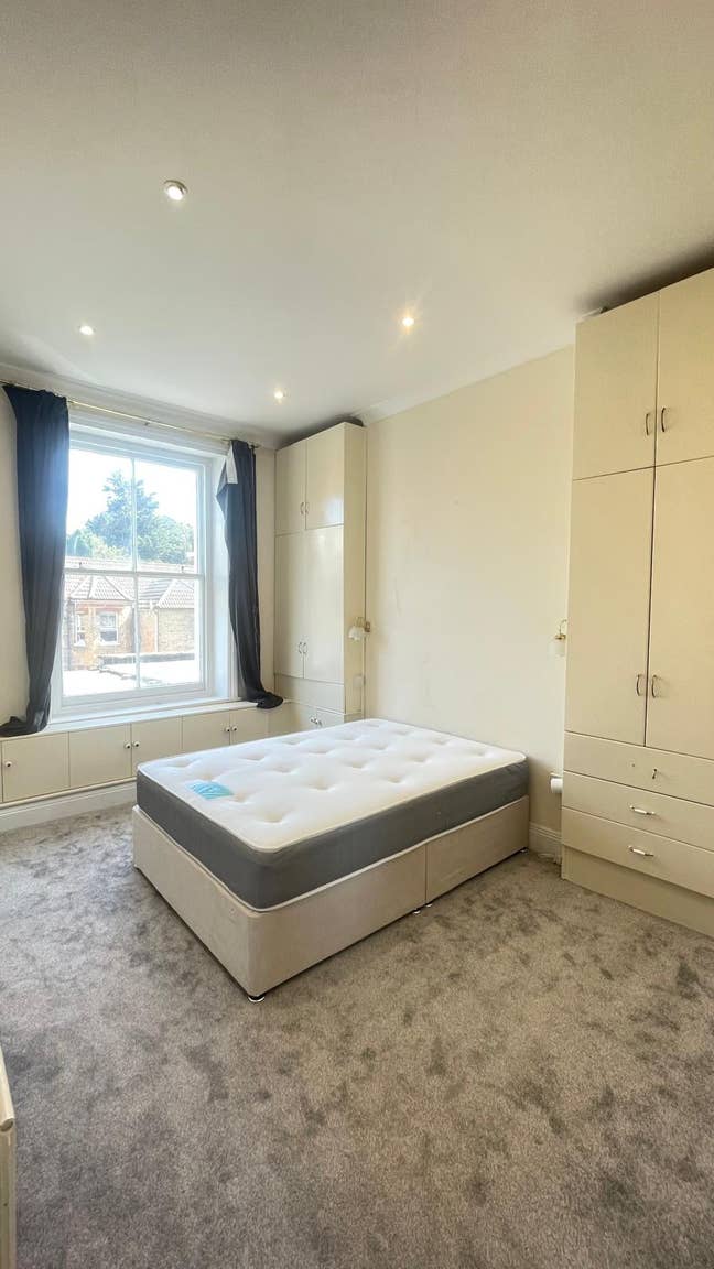 Gorgeous spacious 3 bed flat by shops&restaurants Main Photo