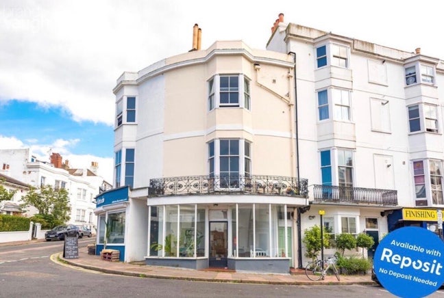 Great student-only shared house 3 rooms available Main Photo
