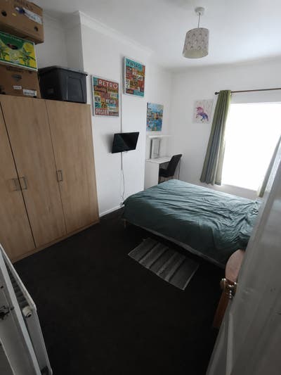 Large double room in detached house  Main Photo