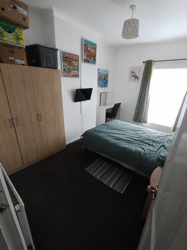 Large double room in detached house  Main Photo