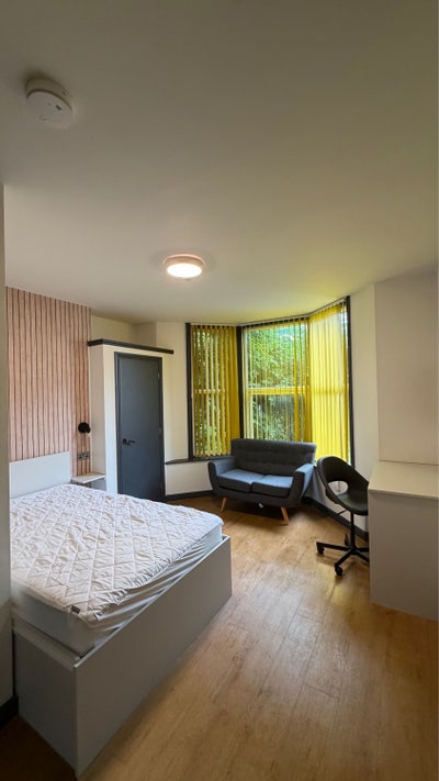 Spacious En-suite Room with a Kitchenette✨ Main Photo