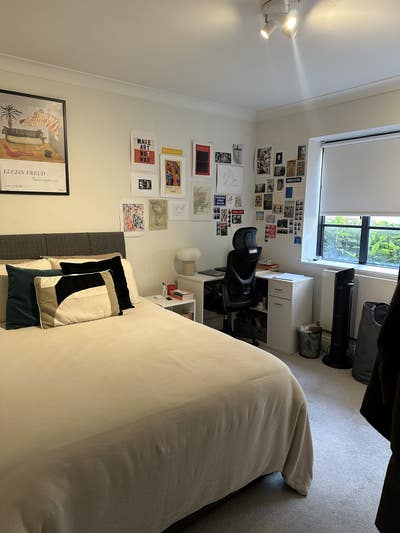 Stylish double room in 2 bedroom flat Main Photo
