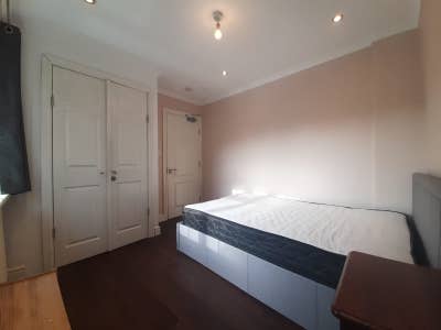🏠 Spacious Room Close To Station! Main Photo