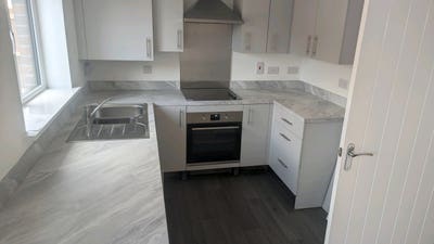 Mon - Friday Large Ensuite Room Main Photo