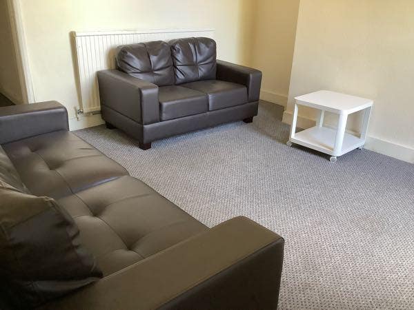 2 Bed Flat - 61a Ilkeston Road Main Photo