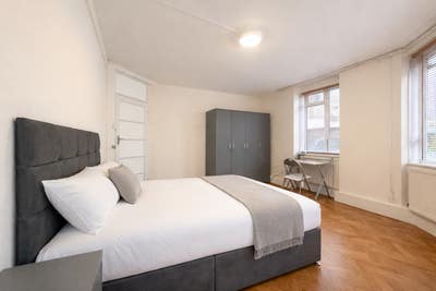 Spacious Bedroom in 2 minutes from Regent's Park Main Photo
