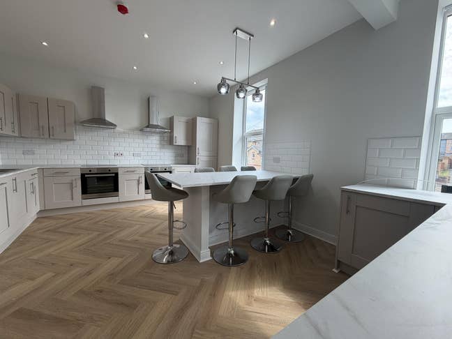 🔥Brand New Luxury En-Suite & Kitchenette Rooms 🆕 Main Photo