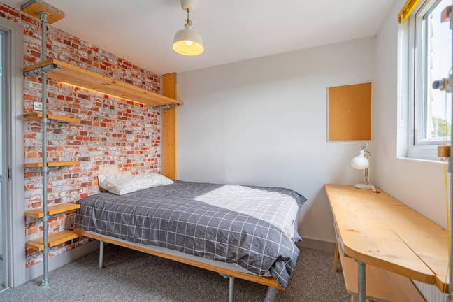 Student room · &pound;750 bills inc · 1GB wifi Main Photo