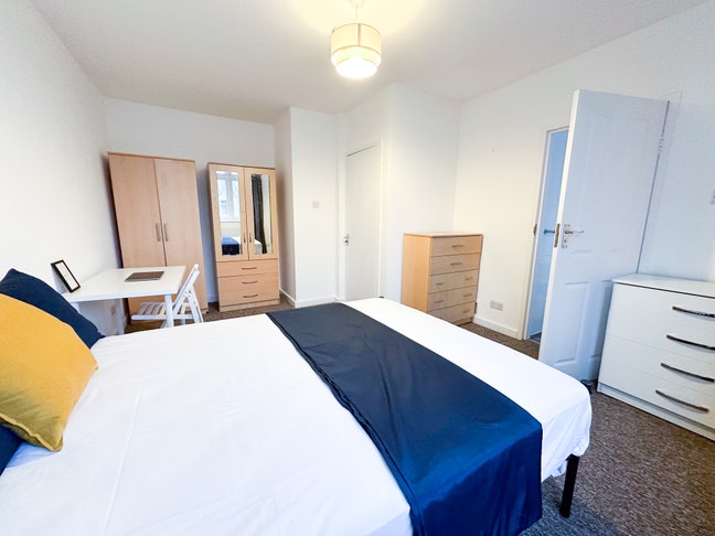 Large Double Ensuite *5Min to Wembley Park Station Main Photo