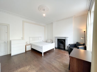 Huge Double Room 2 min from ANGEL Station Main Photo
