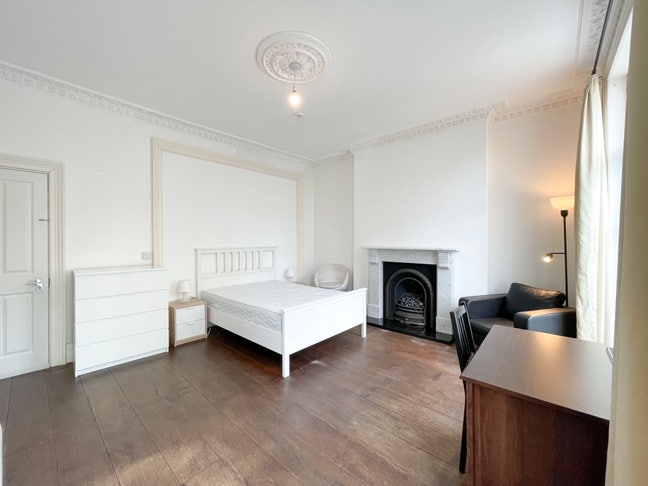 Huge Double Room 2 min from ANGEL Station Main Photo