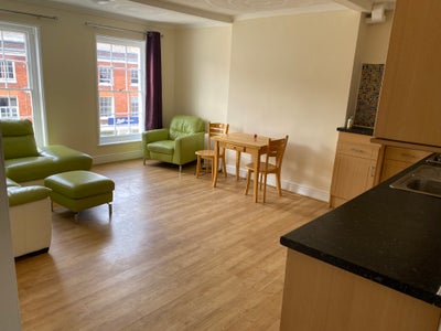 Excellent town centre location  Main Photo