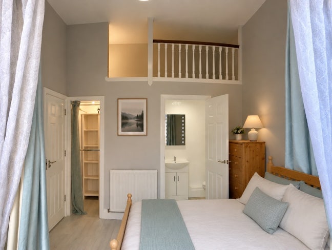 Fantastic room in unique house in central Fareham Main Photo