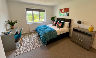 Accommodation near Musgrove Hospital with parking Main Photo